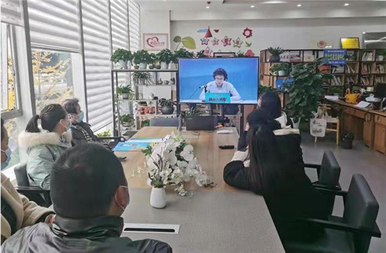 成都市首次創(chuàng)新以線上直播、連麥互動的“線上云聯(lián)動”形式，在全市掀起憲法學習宣傳教育的熱潮。成都市金牛區(qū)司法局供圖